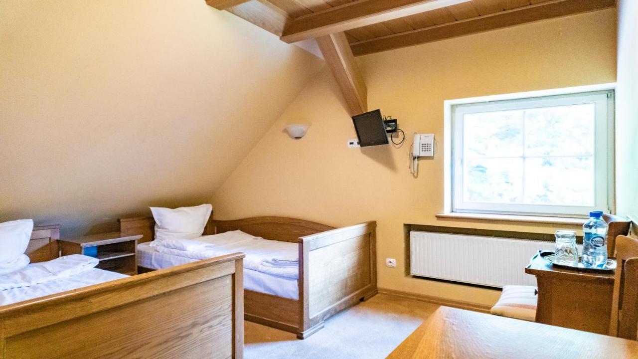 Hotel Dworek Leśniczówka Wodzisław Śląski Exterior foto