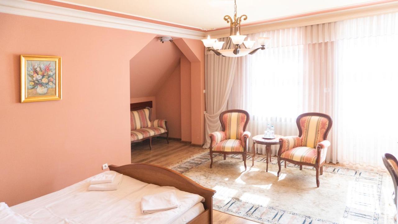 Hotel Dworek Leśniczówka Wodzisław Śląski Exterior foto