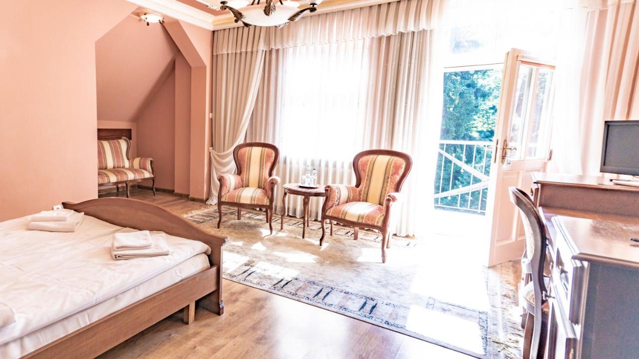 Hotel Dworek Leśniczówka Wodzisław Śląski Exterior foto